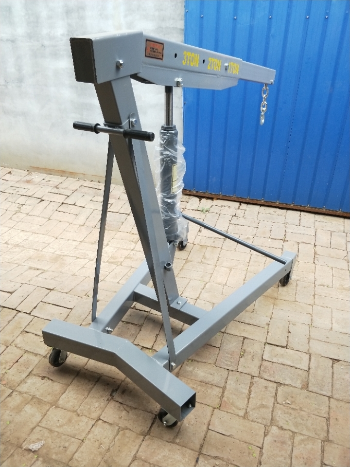 汽車發(fā)動機吊機